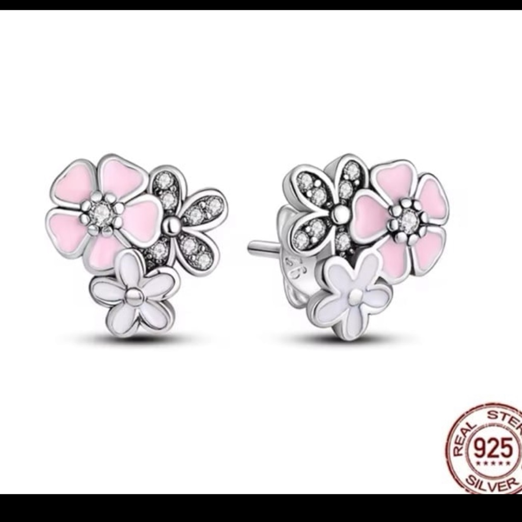 Cute Silver Floral Earrings With Swarovski Elements 29$